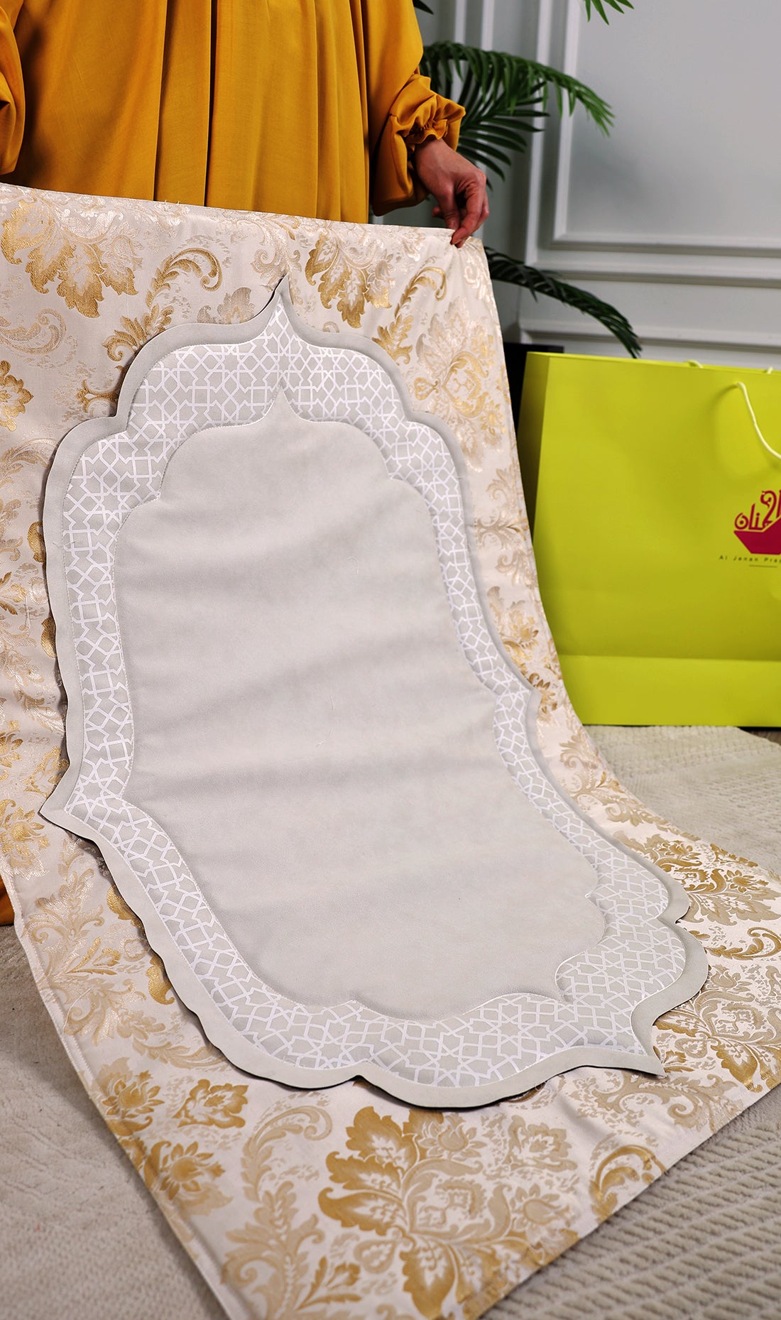 an Prayer Set Andalusian Design Woman (Light Yellow)