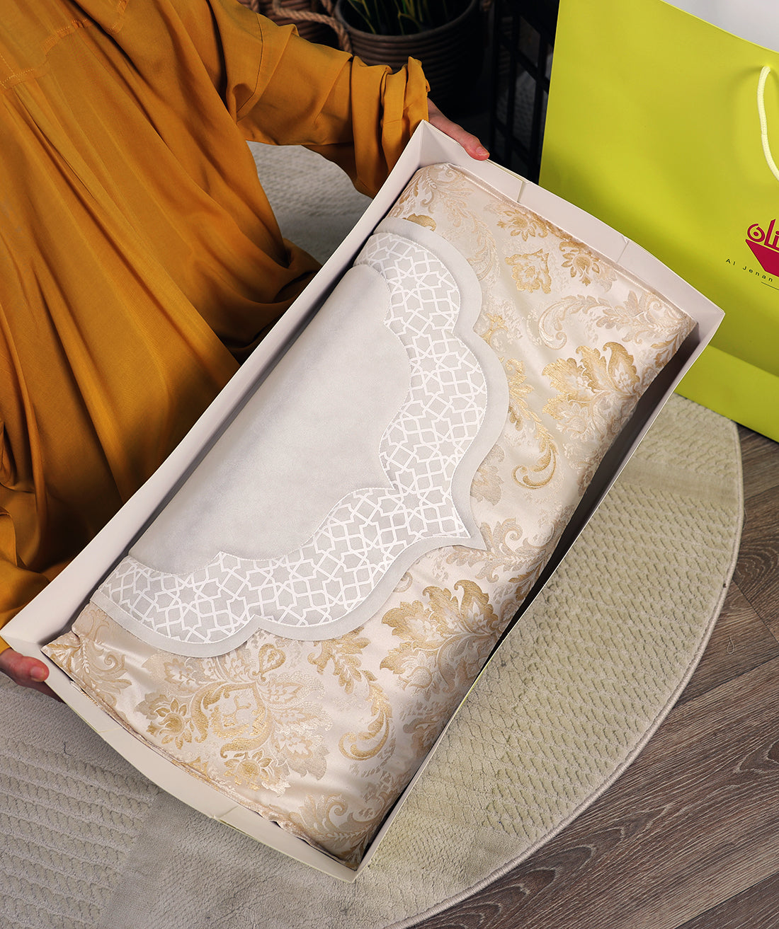an Prayer Set Andalusian Design Woman (Light Yellow)