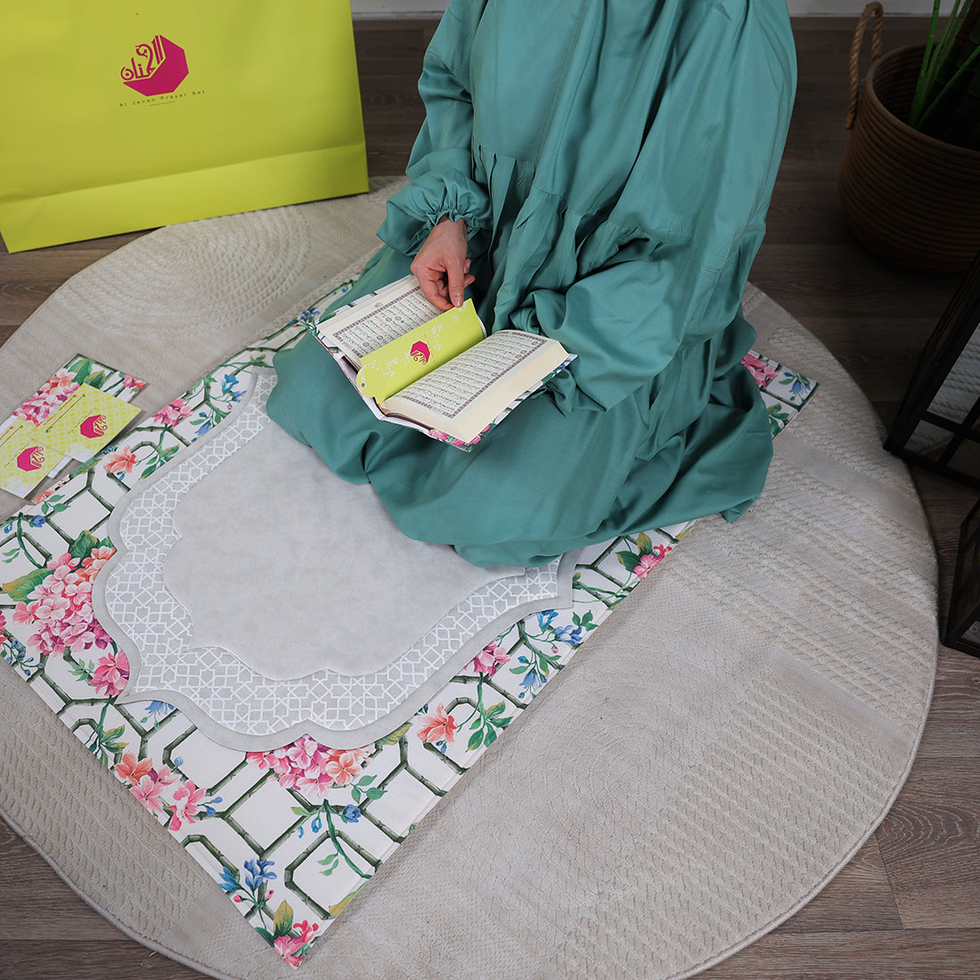 Al-Jenan Prayer Set Andalusian Design Woman (Green)