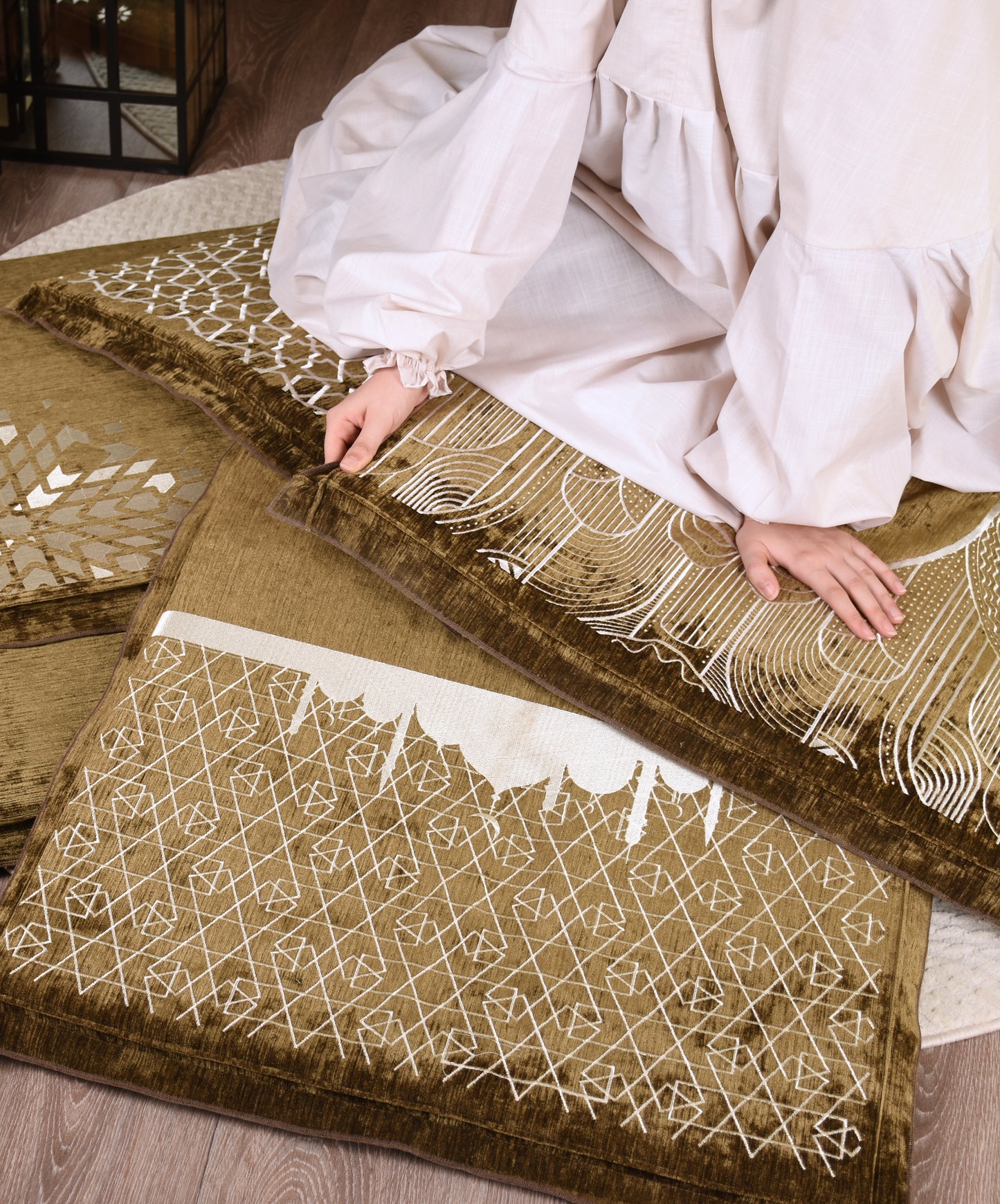Al-Jenan Classic collection - Luxury Prayer Set - (Olive & Off white) wc set
