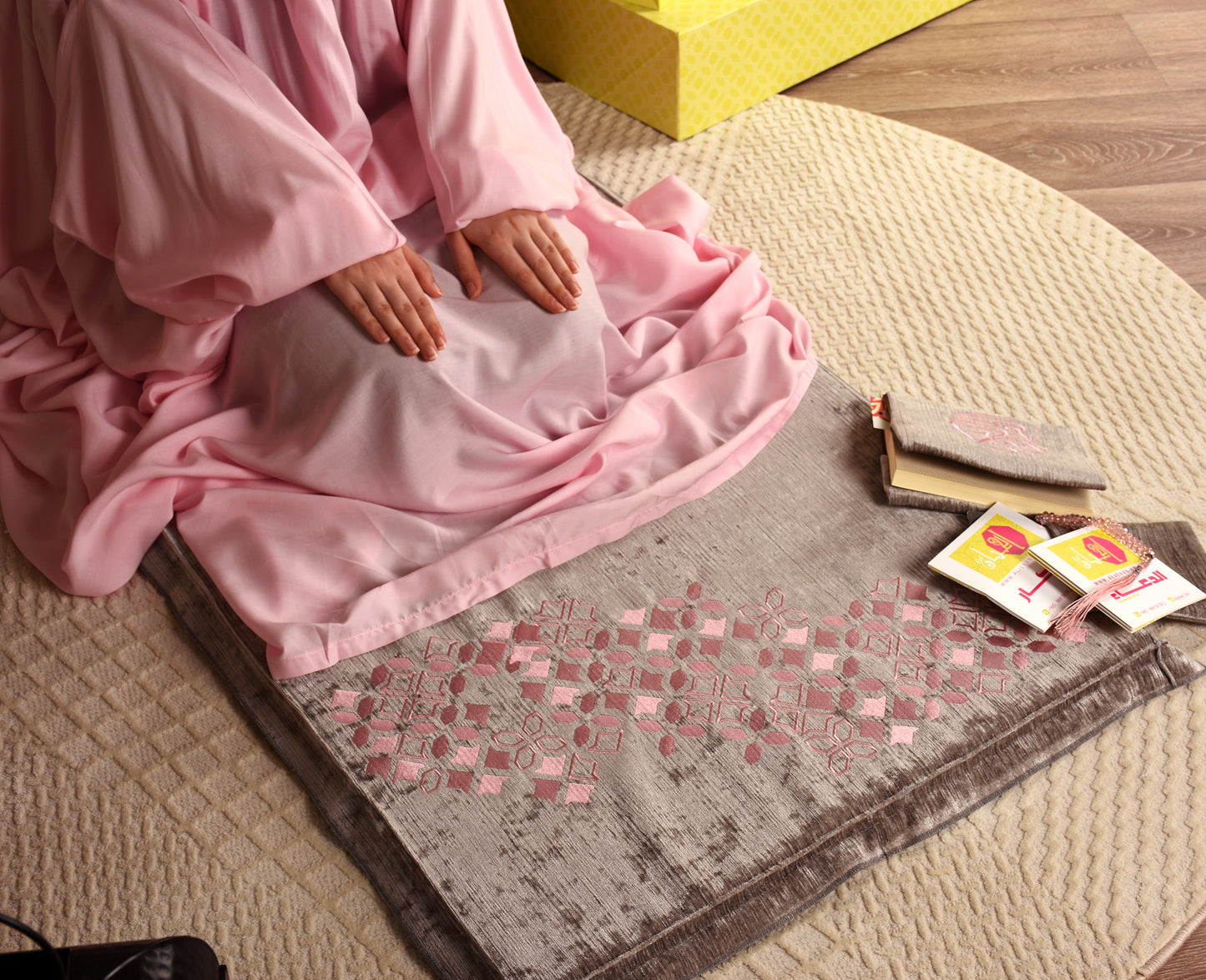 Al-Jenan Classic collection -  Luxury Prayer Set -  (Gray & Pink) wc set