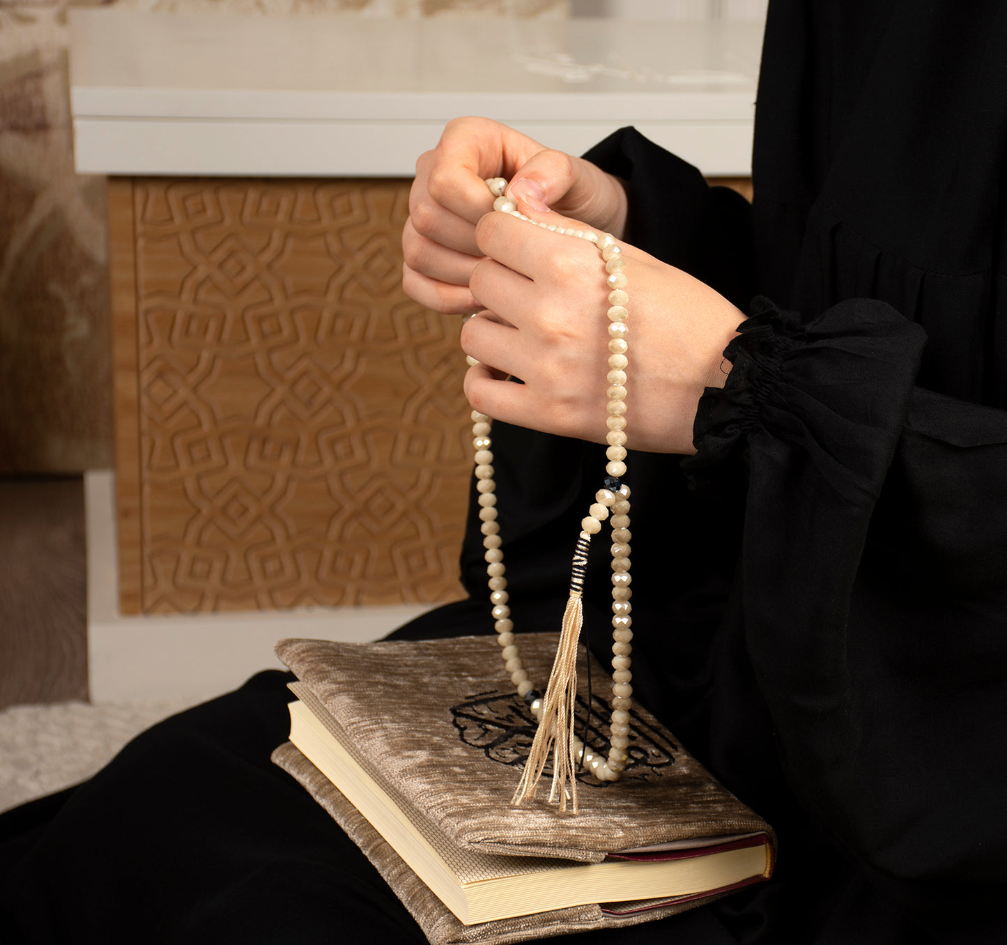 Al-Jenan Classic collection -  Luxury Prayer Set -  (Beige & Black) wc set